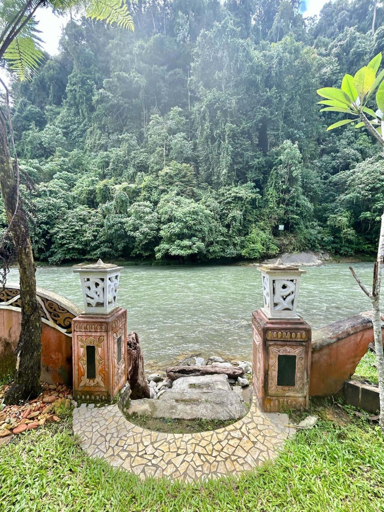 Aussie Inn Bukit Lawang Exterior foto